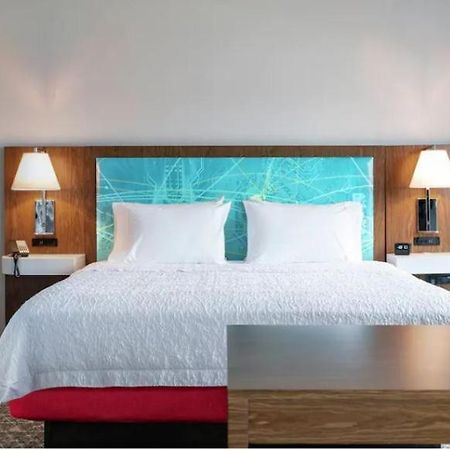 Hampton Inn Midland, On Buitenkant foto