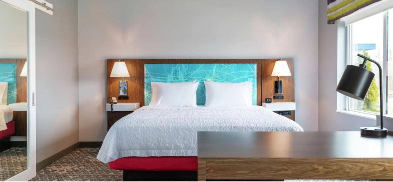 Hampton Inn Midland, On Buitenkant foto